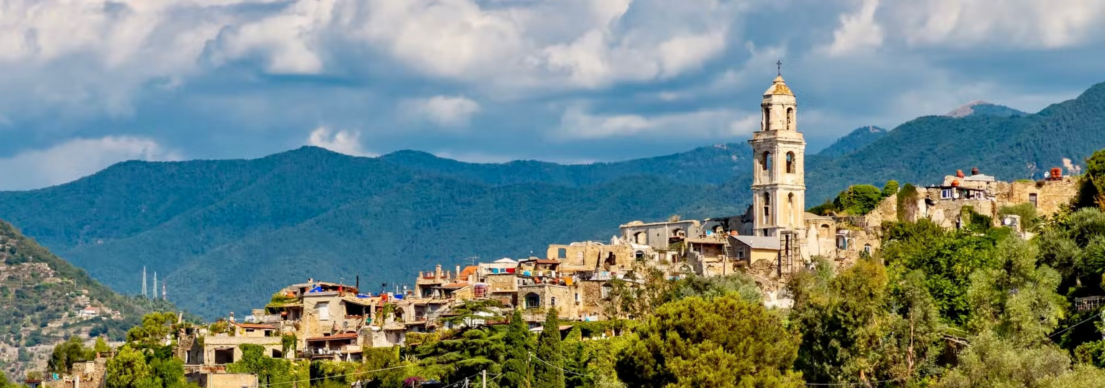 Bussana Vecchia est sans doute l'un des lieux les plus étonnants de la Riviera italienne. Ce village médiéval fut presque entièrement abandonné après un violent tremblement de terre en 1887.