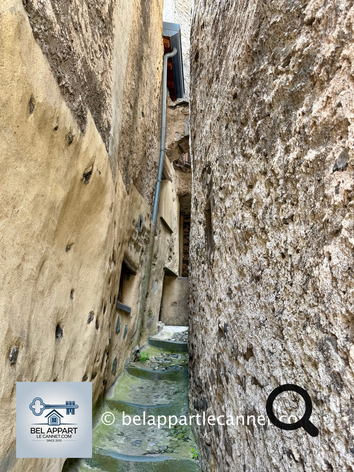 Le village possède un remarquable centre historique médiéval construit en amphithéâtre au-dessus de la Roya. Ses ruelles étroites, appelées « carugiu », serpentent entre les maisons anciennes et relient les différents quartiers du bourg.