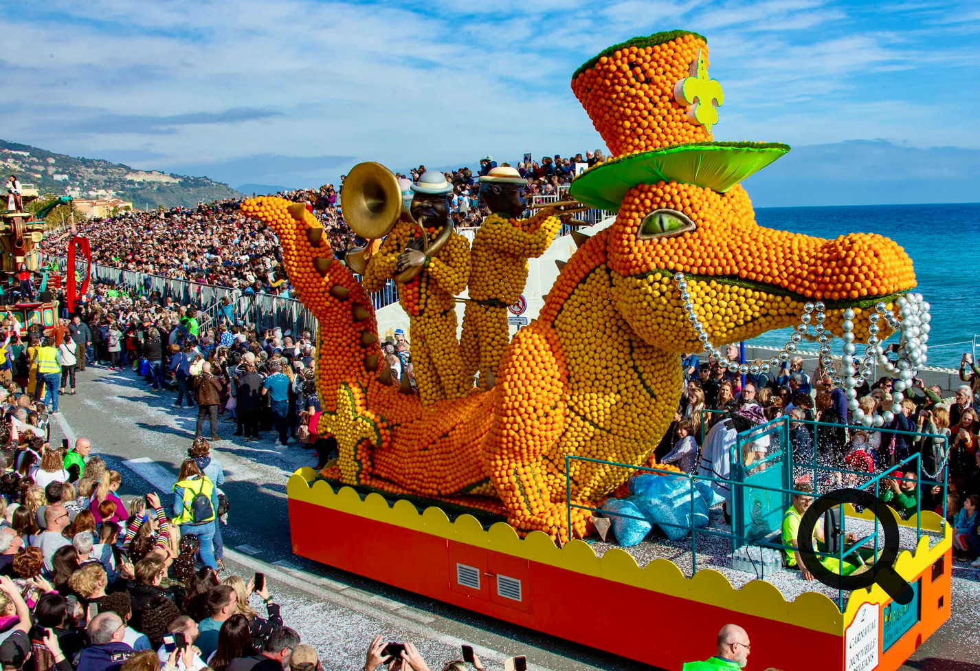 À seulement une trentaine de minutes de Nice, Menton accueille chaque année l'un des événements les plus originaux de la Côte d'Azur : la célèbre Fête du Citron®. Pendant près de trois semaines, entre février et mars, la ville entière se transforme autour de son agrume emblématique et propose un spectacle aussi étonnant que coloré. 