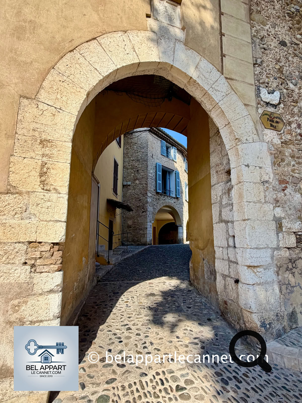 Perched on the castle hill overlooking the town of Cagnes-sur-Mer, Haut-de-Cagnes is one of the most beautiful medieval villages on the French Riviera.