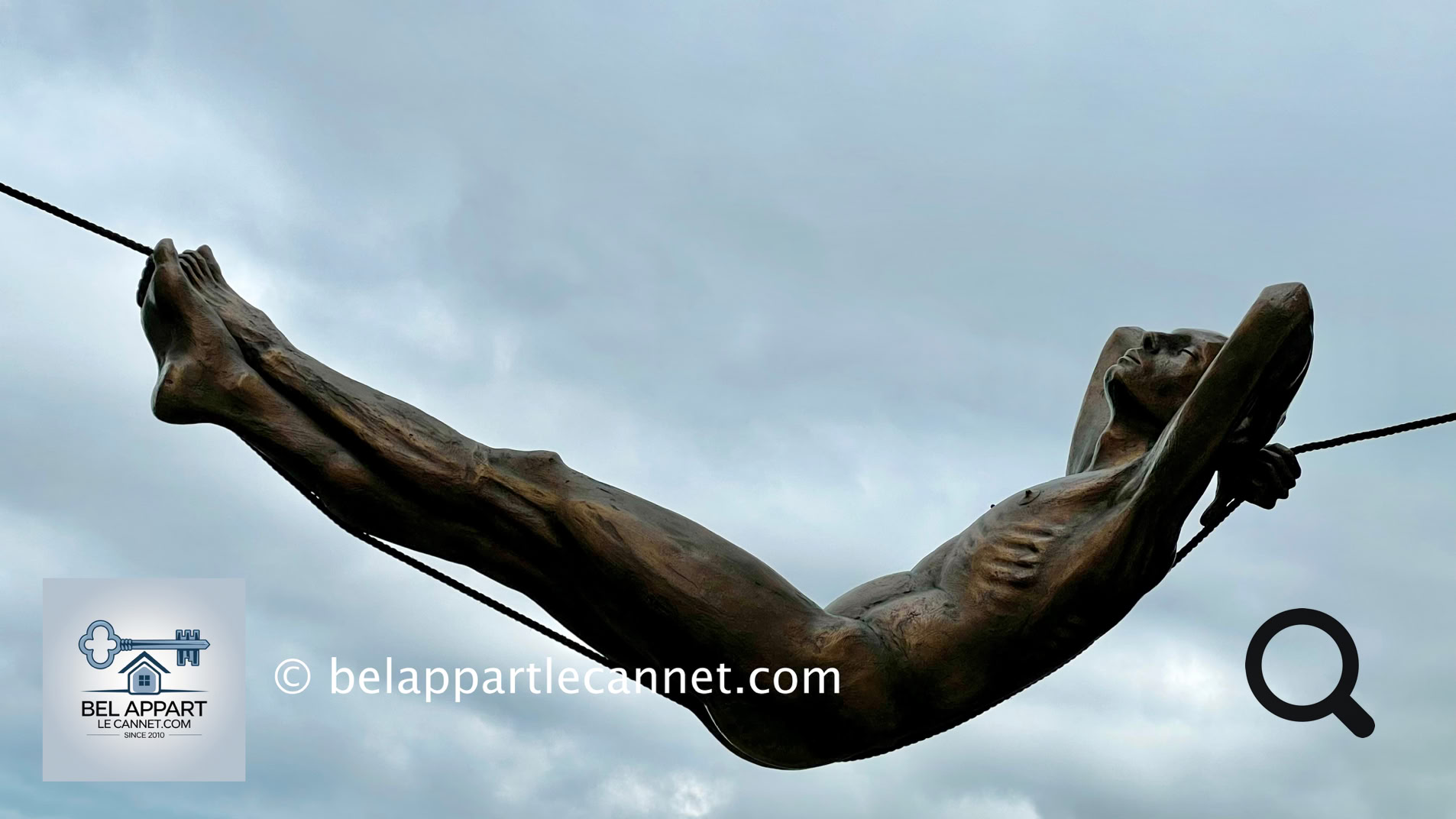 Strolling through the cobblestone streets of Gourdon reveals a well-preserved heritage, with stone houses, fountains, and artisan workshops. Local shops offer products such as perfumes, soaps, and confections, reflecting the cultural and artisanal richness of the region.