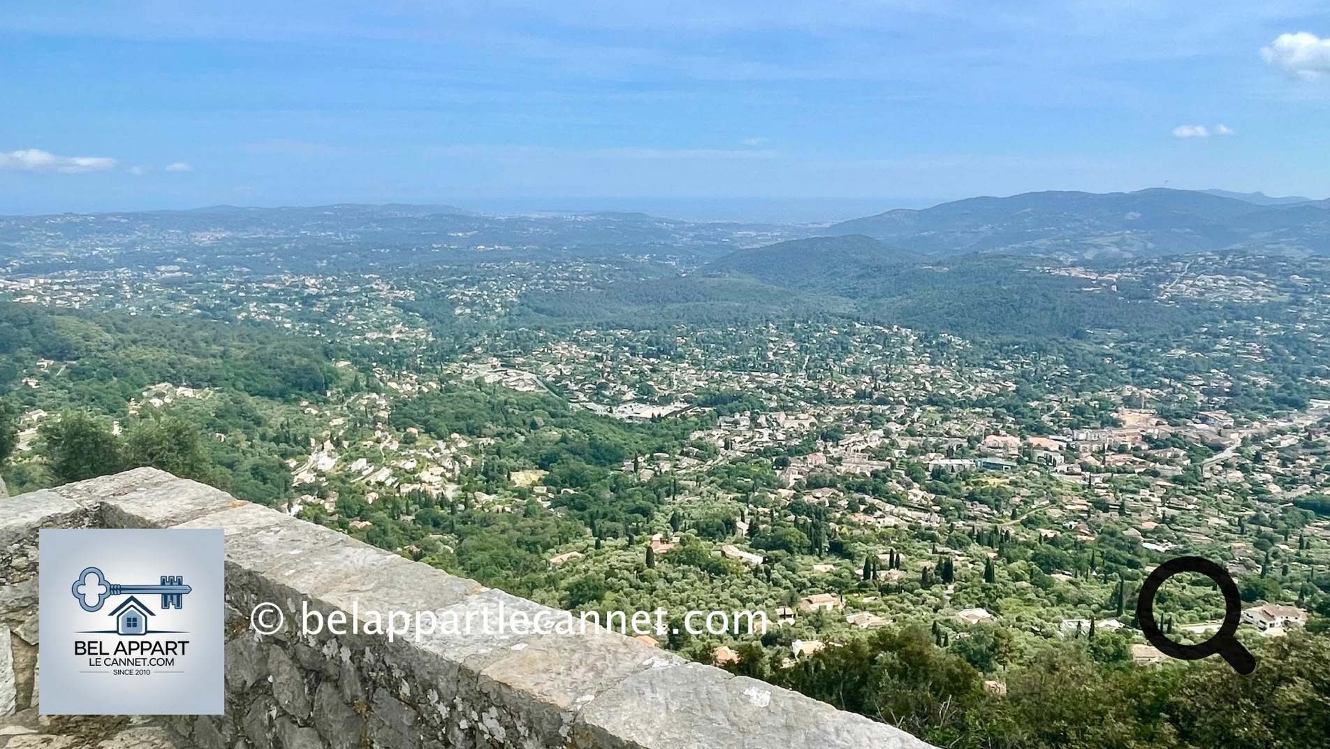 Perched at 550 meters above sea level, Cabris is a charming Provençal village located in the Alpes-Maritimes, near Grasse—the world’s perfume capital. Surrounded by wooded hills and offering breathtaking panoramic views all the way to the sea, Cabris immediately captivates with its authenticity and peaceful atmosphere.