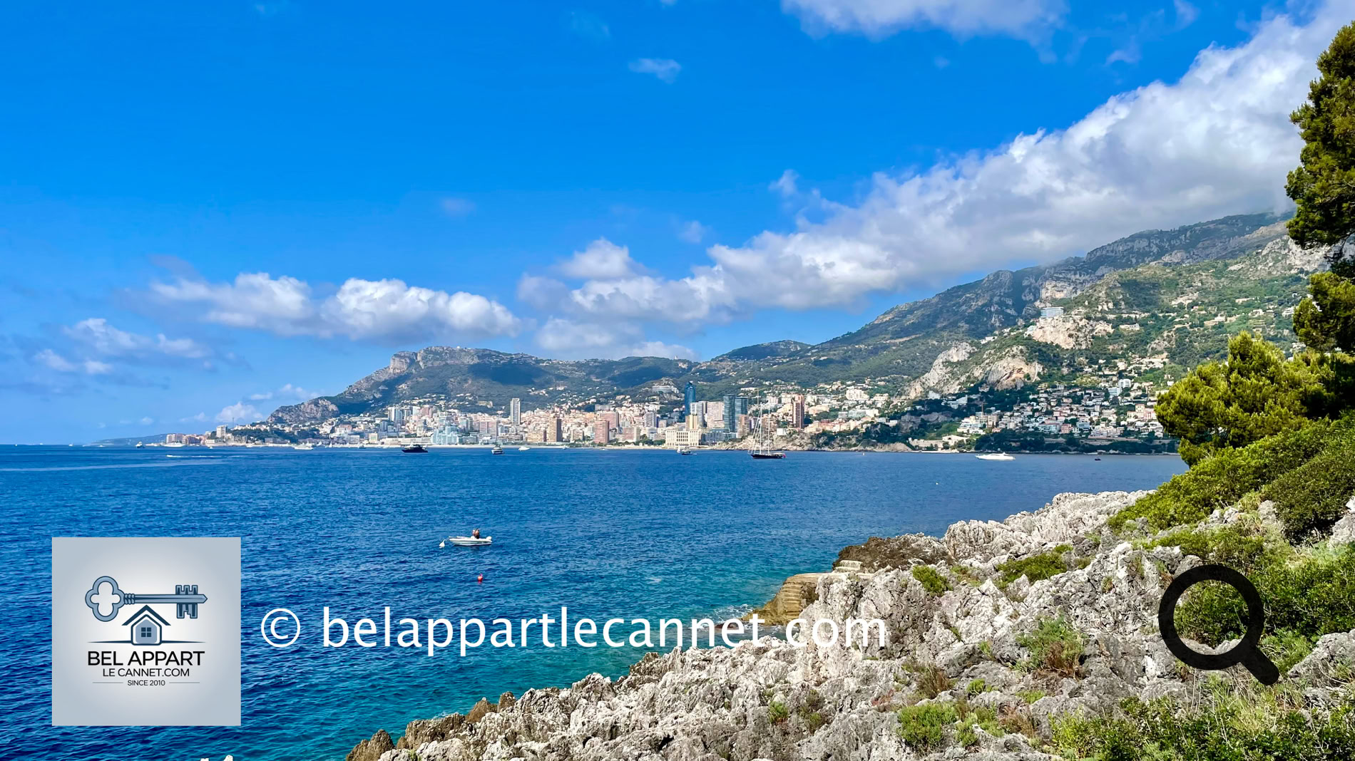 C’est un véritable paradis pour les amateurs de randonnée. Des sentiers balisés serpentent à travers les collines et mènent vers des points de vue à couper le souffle, dominant la Méditerranée et les reliefs environnants.