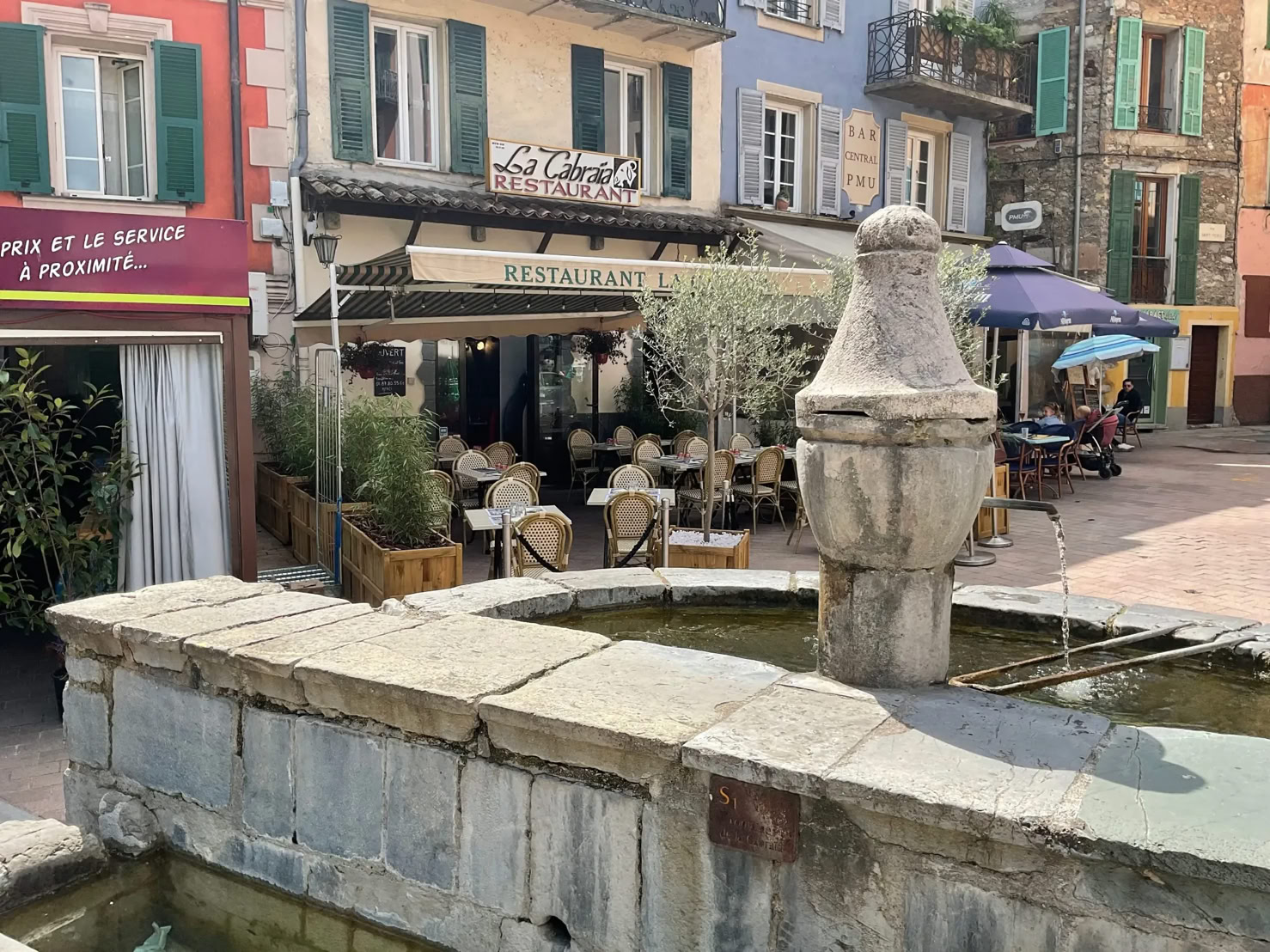 La Cabraïa is one of Sospel’s most popular restaurants. Located on the picturesque Place de la Cabraïa, it serves generous cuisine inspired by the traditions of the hinterland of Nice and the nearby Italian influences. 