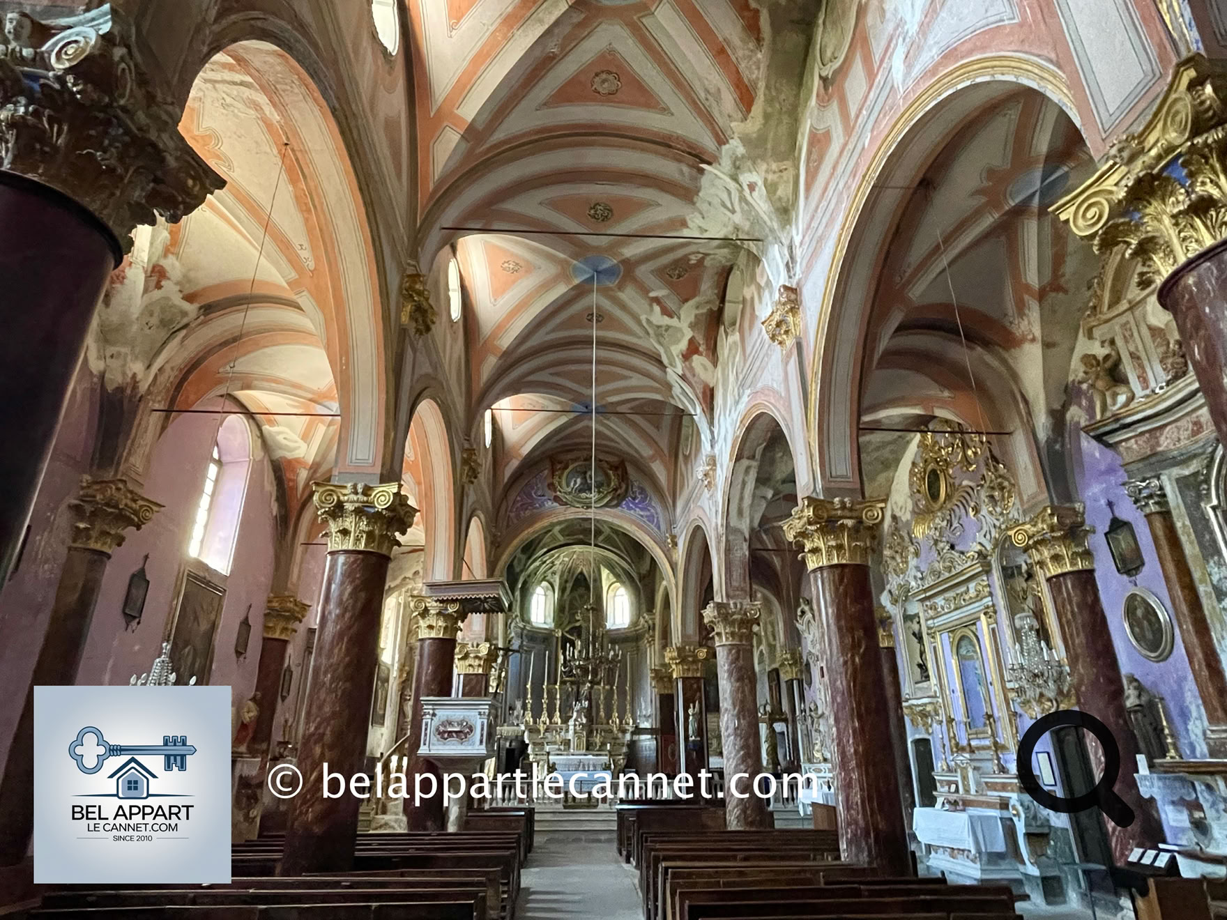 Aujourd’hui considérée comme un véritable joyau de l’art baroque, fut à l’origine un édifice roman. Transformée au fil des siècles, elle affiche désormais une profusion de décors éclatants, lumineux, presque théâtraux. Son orgue, fabriqué en Italie, fut acheminé jusqu’à Nice par bateau, puis transporté jusqu’à Saorge à dos de mulets, pièce par pièce, en 1847 — une prouesse logistique qui témoigne de l’attachement des habitants à leur patrimoine. À l’intérieur, les autels rayonnent de dorures, les voûtes s’illuminent de couleurs vives, et de vastes colonnes donnent à l’ensemble une dimension presque grandiose.  Que l’on soit sensible ou non à l’esthétique baroque, il est impossible de rester indifférent face à tant de faste et d’opulence.