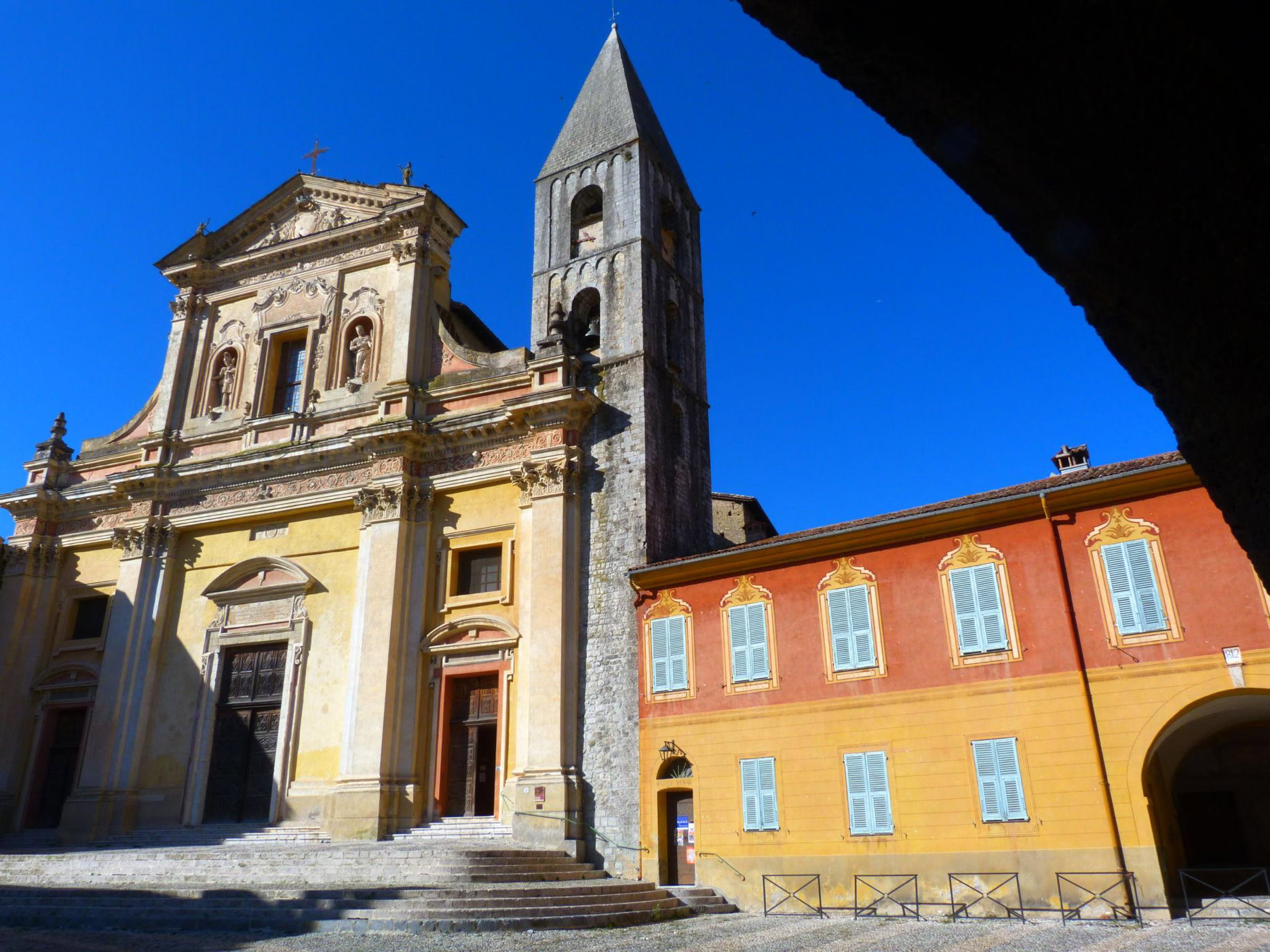 The square is dominated by the majestic Saint Michael’s Cathedral. Built between the 17th and 18th centuries in an elegant Italian Baroque style, it impresses visitors with its size and the richness of its architecture.