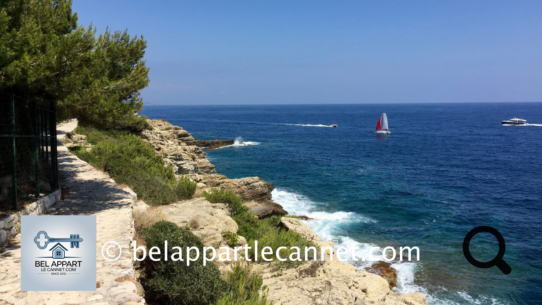 The Saint-Jean-Cap-Ferrat Coastal Path, also known as the Chemin des Douaniers, offers an unforgettable experience for hiking enthusiasts, lovers of breathtaking landscapes, and admirers of unspoiled nature. Encircling the Saint-Jean-Cap-Ferrat peninsula, this trail immerses visitors in a dreamlike setting between sea and cliffs.