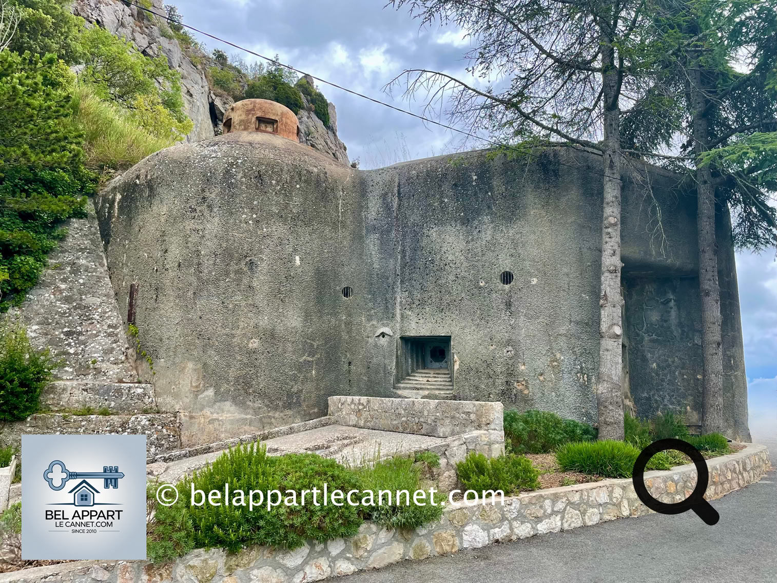 Au pied de la forteresse se trouve le fort de la ligne Maginot de Sainte-Agnès, également appelé Ouvrage Sainte-Agnès. C'est une fortification militaire construite dans les années 1930 dans le cadre de la ligne Maginot, ce vaste système de défense conçu par la France pour protéger ses frontières avant la Seconde Guerre mondiale.