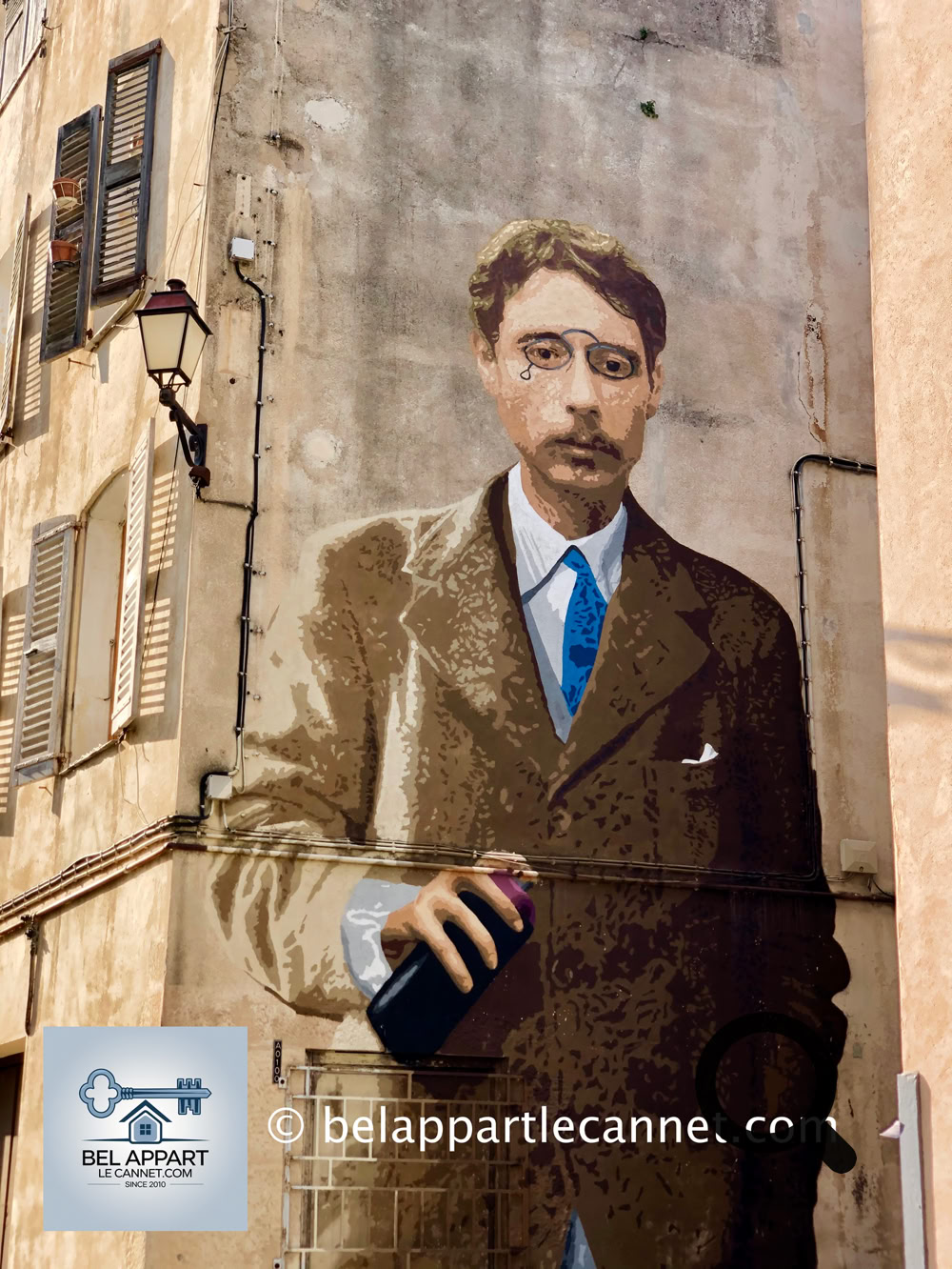 Le Vieux Cannet, nestled on the hills, is a true gem of the French Riviera that invites you on a journey through time and senses. This historic district of Le Cannet captivates with its authentic charm and tranquil lifestyle, far from the hustle and bustle of the coast. With its cobblestone streets, colorful facades adorned with wooden shutters, and blooming gardens, Le Vieux Cannet embodies the very soul of Provence.