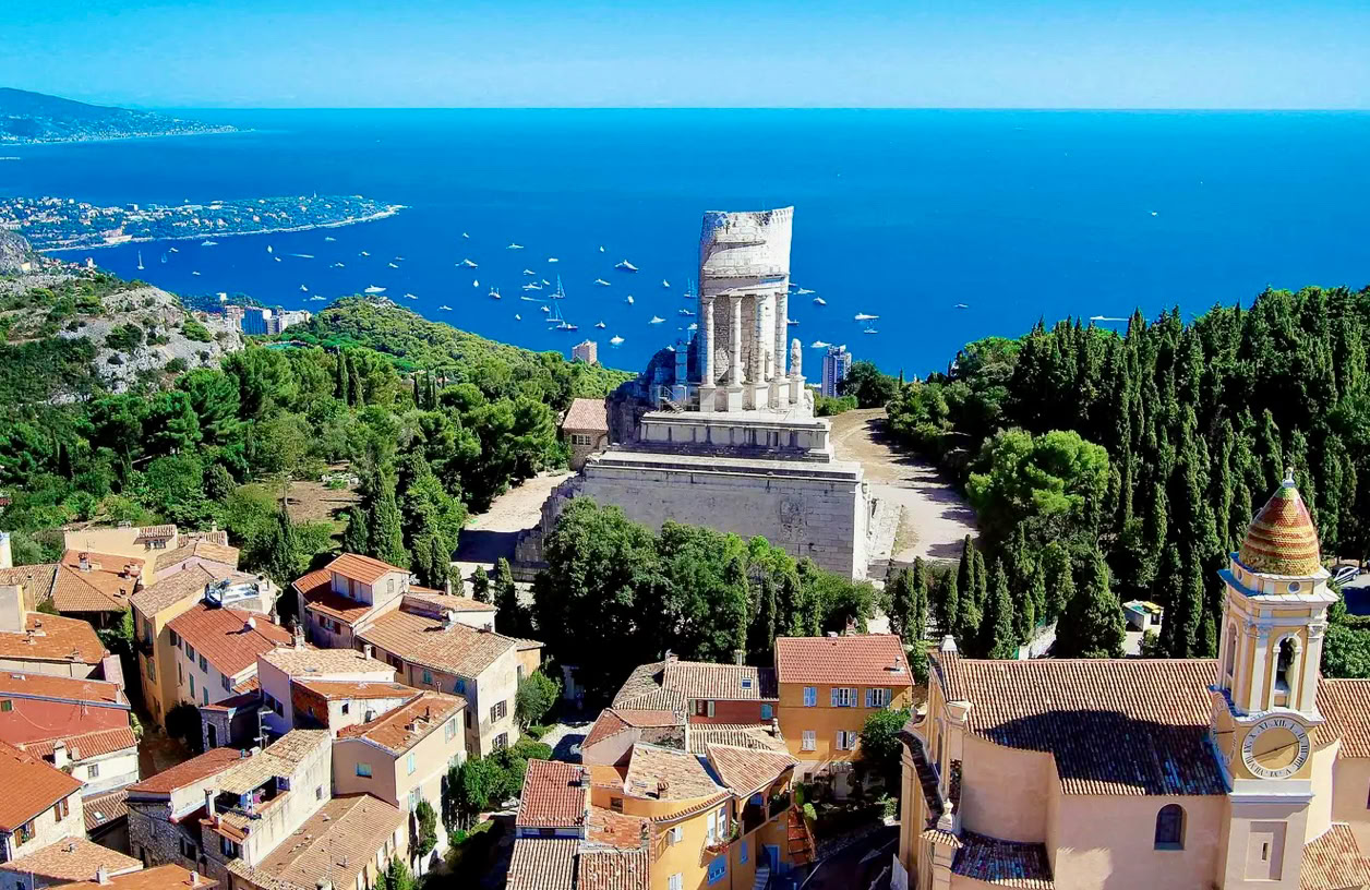Around thirty kilometres from Nice and just a few kilometres from Monaco, La Turbie is one of the most fascinating villages to discover in the hills above the French Riviera. 