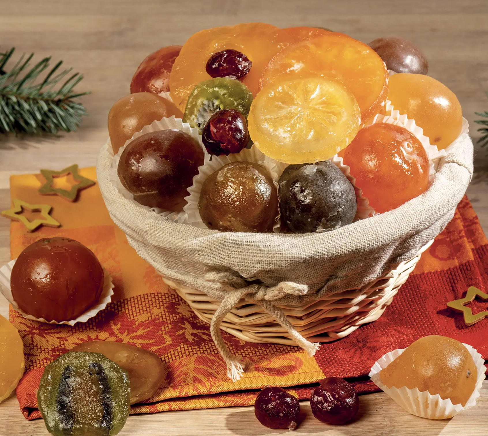 La Provence est réputée pour ses fruits confits réalisés grâce à un long procédé de confisage dans le sucre.