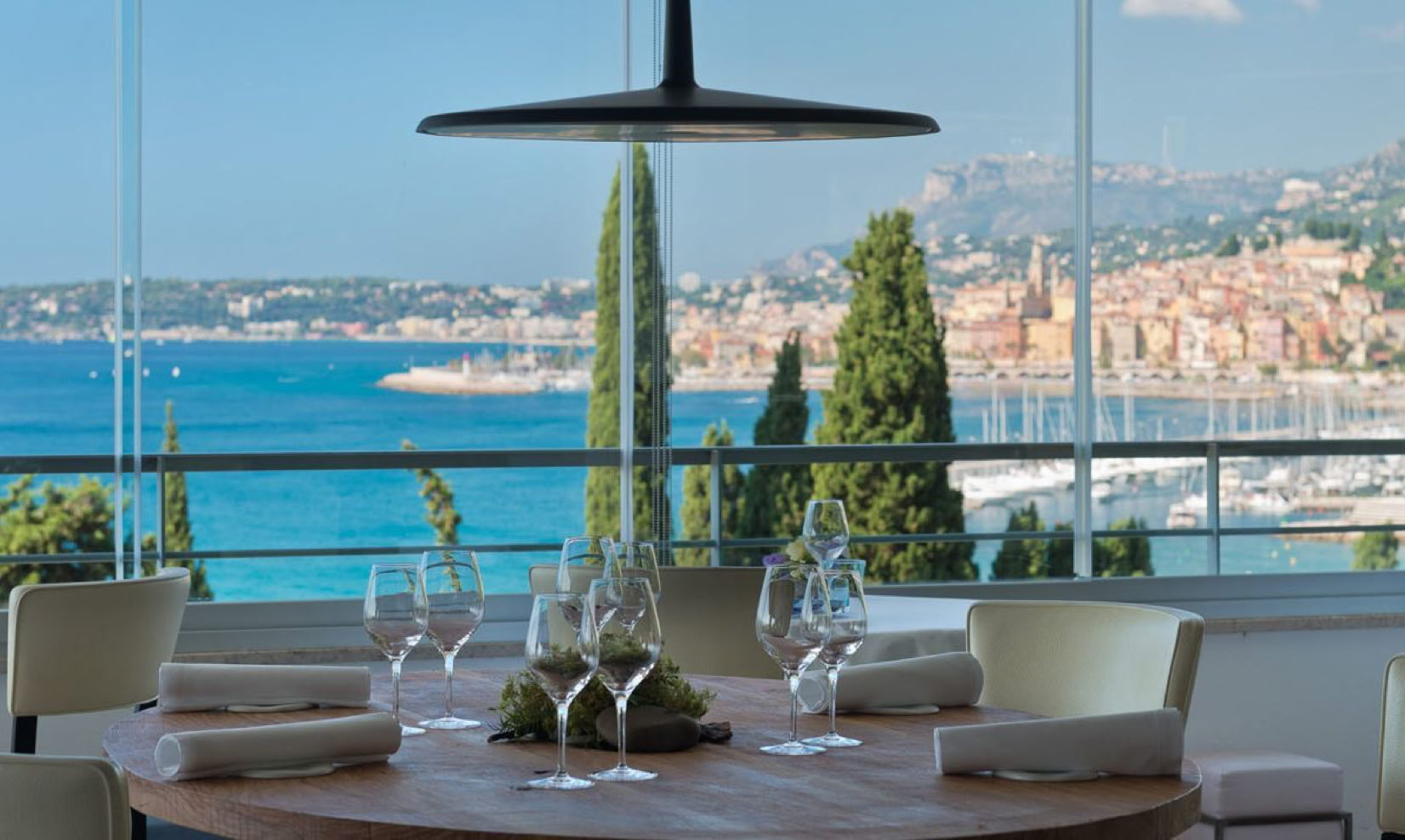 Argentinian chef Mauro Colagreco, settled between sky and sea facing the Mediterranean, creates a cuisine inspired by the lunar calendar and guided by the principles of biodynamic agriculture.