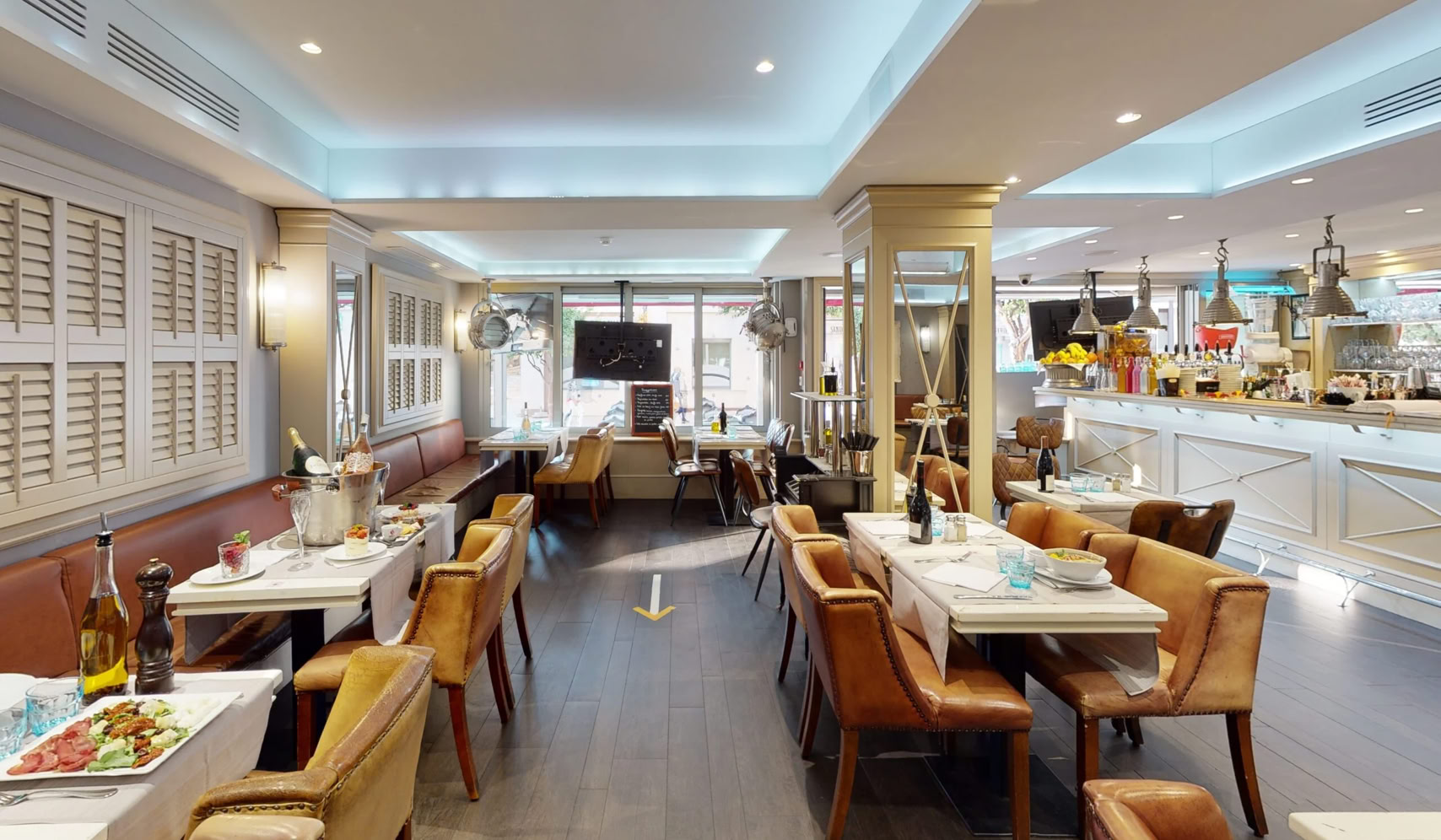 Located near Port Hercule, Bella Vita is a reliable spot in Monaco for quality Italian cuisine at accessible prices — whether for breakfast, lunch, or dinner. It’s the perfect stop after a stroll through the Condamine market or an outing by the port.