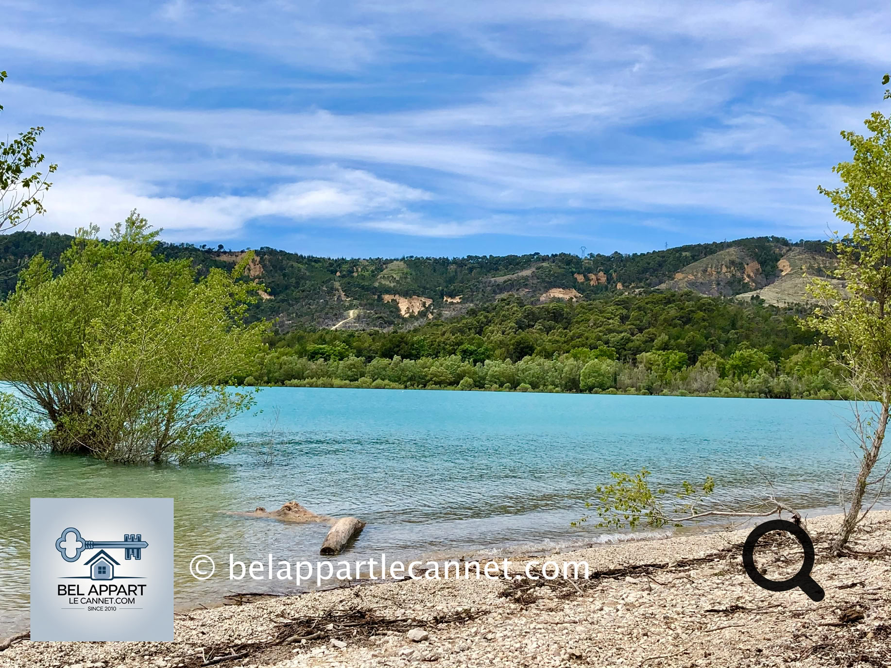 Les amateurs de randonnée, de kayak ou d’escalade y trouveront leur bonheur. Le lac de Sainte-Croix, tout proche, permet aussi la baignade et les activités nautiques.