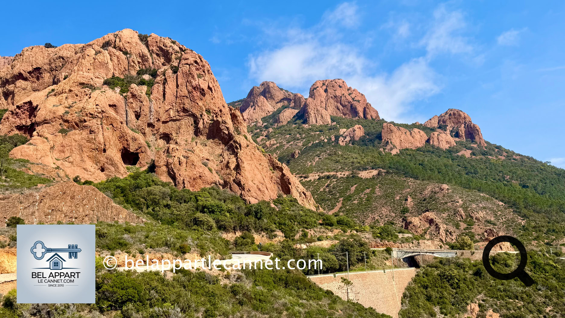 The Estérel Massif, a volcanic marvel between Saint-Raphaël and Mandelieu-la-Napoule, stands as one of the Côte d’Azur’s most breathtaking natural gems. Its striking red rocks contrasting with the deep blue Mediterranean create a visual spectacle, offering unforgettable experiences for nature lovers and outdoor enthusiasts.
