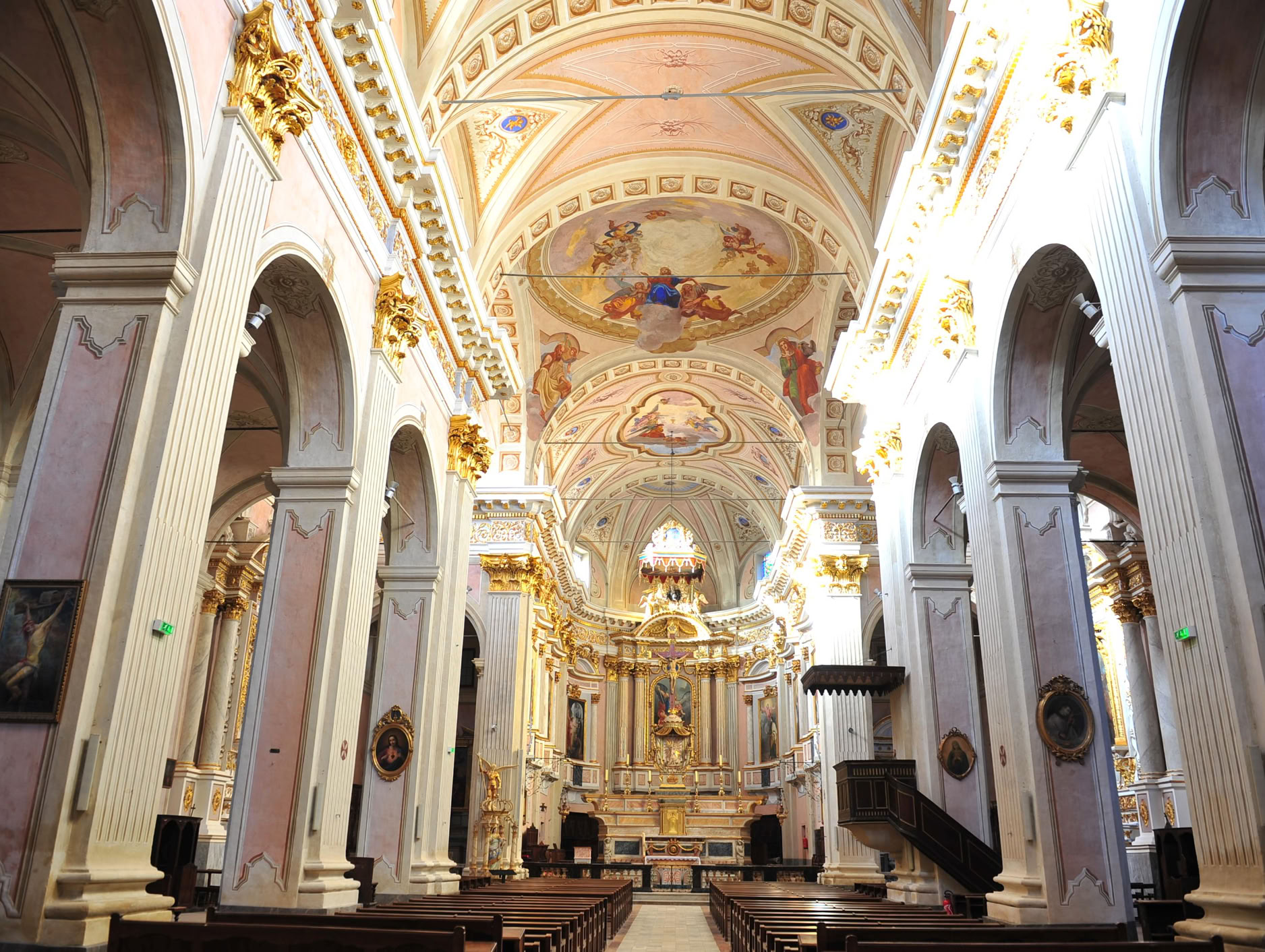 The square is dominated by the majestic Saint Michael’s Cathedral. Built between the 17th and 18th centuries in an elegant Italian Baroque style, it impresses visitors with its size and the richness of its architecture.