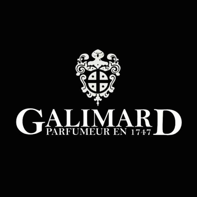 La parfumerie Galimard offre une immersion unique dans l’univers de la parfumerie artisanale, dévoilant des savoir-faire transmis depuis 1747. Vous aurez l’occasion  de visiter ses ateliers et de découvrir les secrets de création de parfums  haut de gamme, élaborés à partir d’essences locales précieuses.  De plus, l’expérience inclut souvent la possibilité de créer votre propre fragrance, un souvenir personnel et inoubliable.