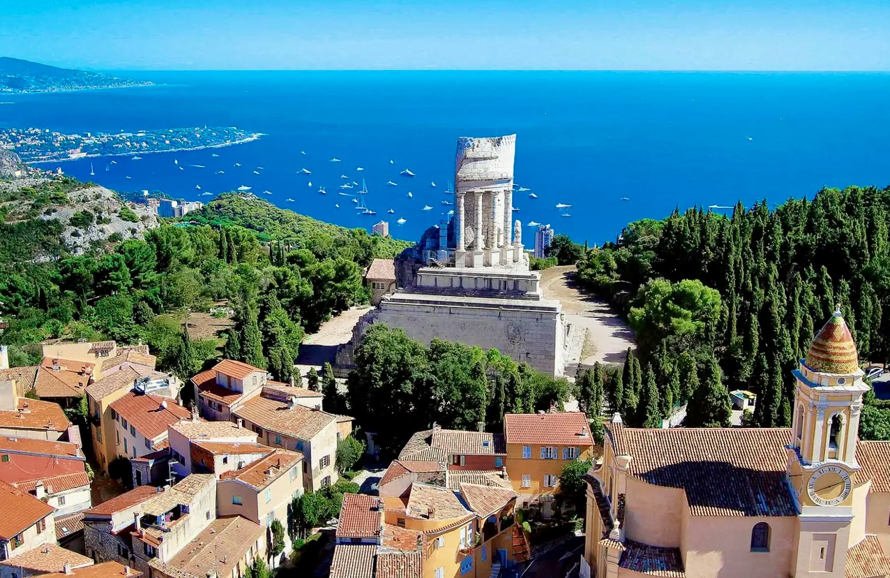 Around thirty kilometres from Nice and just a few kilometres from Monaco, La Turbie is one of the most fascinating villages to discover in the hills above the French Riviera. 