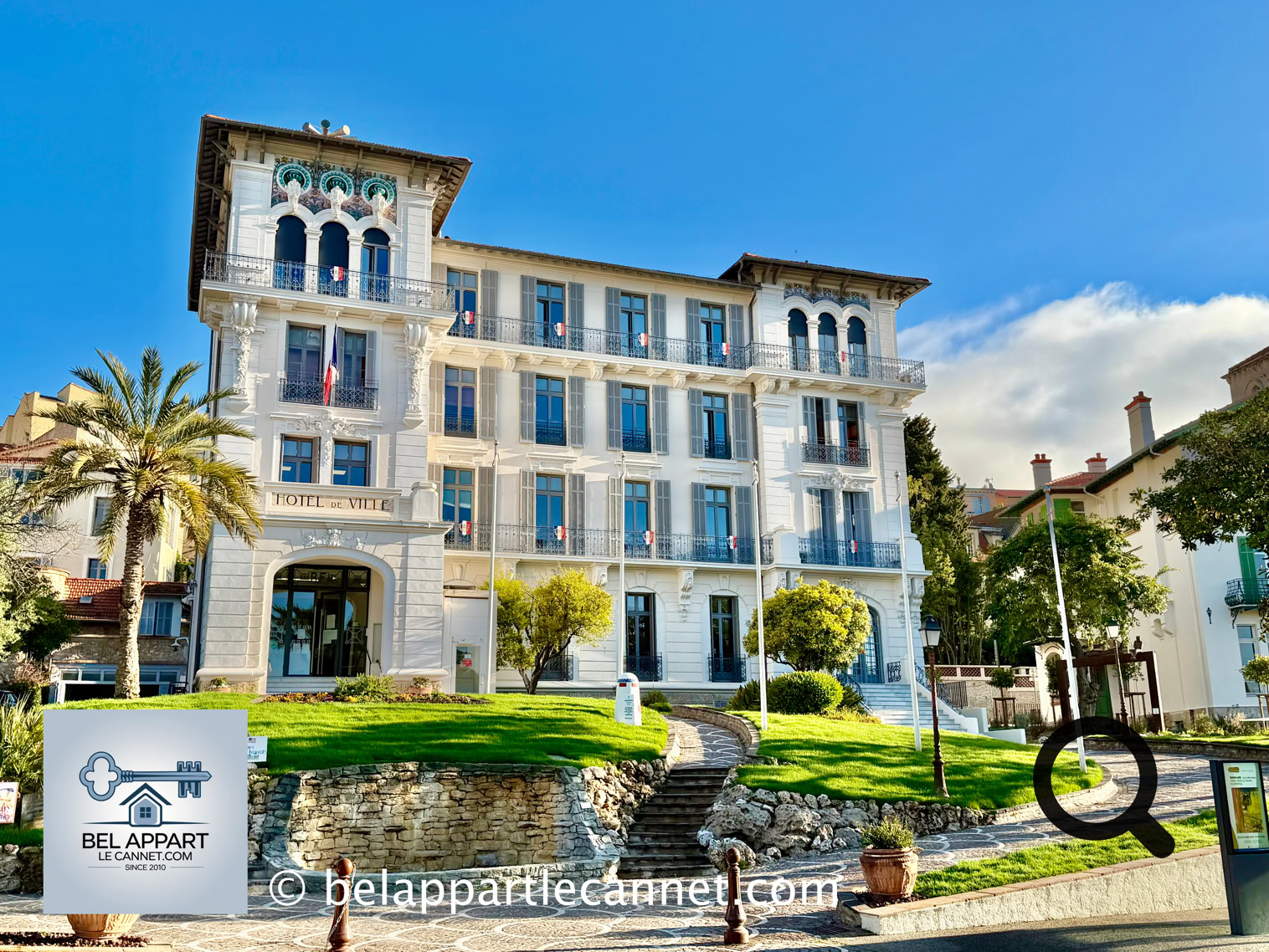 Purchased in 1933 by Mayor Maurice Jeanpierre, the building was originally constructed in 1902 by Charles Grassier to be the Hôtel des Anges. The architect behind this construction was James Warnery. The most visited room is the wedding hall, known as the Bellini Room. There, you will discover five works by the painter depicting the joy of life in Le Cannet.