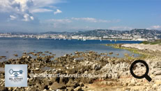 The Lérins Islands, a genuine treasure of the French Riviera, offer an unforgettable getaway combining unspoiled nature, fascinating history, and enchanting panoramas. Located just a few minutes by boat from Cannes, these islands, bathed by the turquoise waters of the Mediterranean, form an archipelago with two main gems: Sainte-Marguerite and Saint-Honorat.