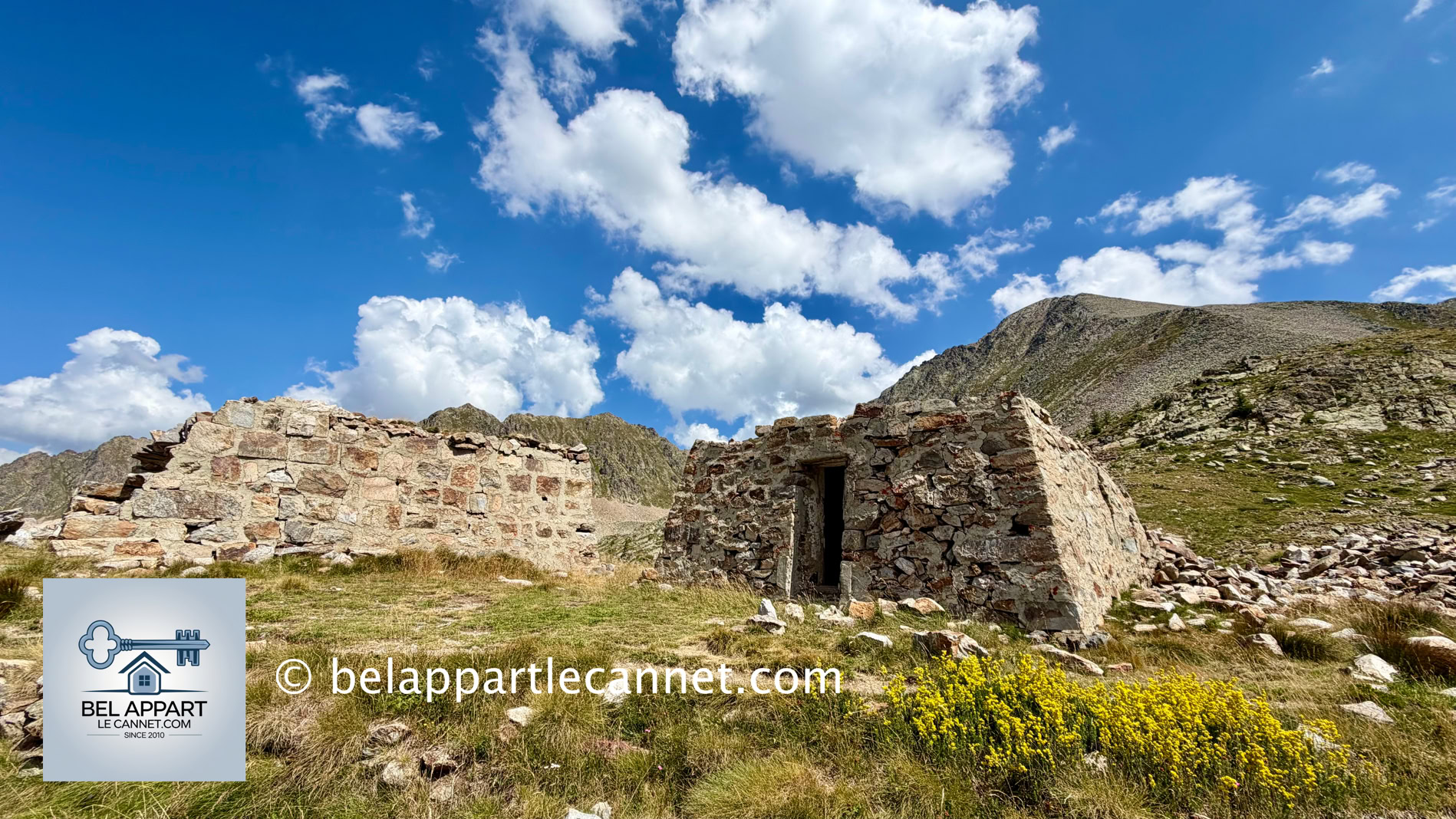 Like almost all mountain passes in the Southern Alps, you can discover military remains and fortifications along the way.