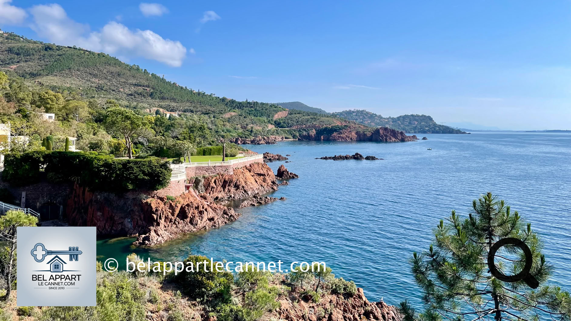 The Estérel Massif, a volcanic marvel between Saint-Raphaël and Mandelieu-la-Napoule, stands as one of the Côte d’Azur’s most breathtaking natural gems. Its striking red rocks contrasting with the deep blue Mediterranean create a visual spectacle, offering unforgettable experiences for nature lovers and outdoor enthusiasts.