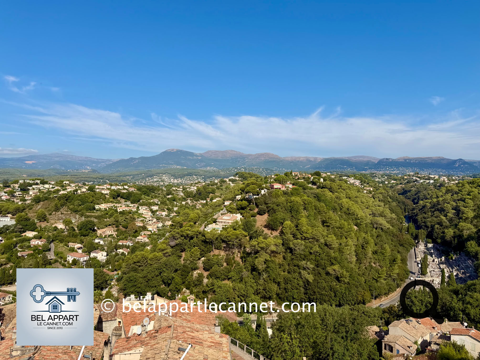 You can climb to the very top of the tower and enjoy a magnificent 360° panoramic view over Cagnes-sur-Mer, the Mediterranean Sea and the surrounding mountains.