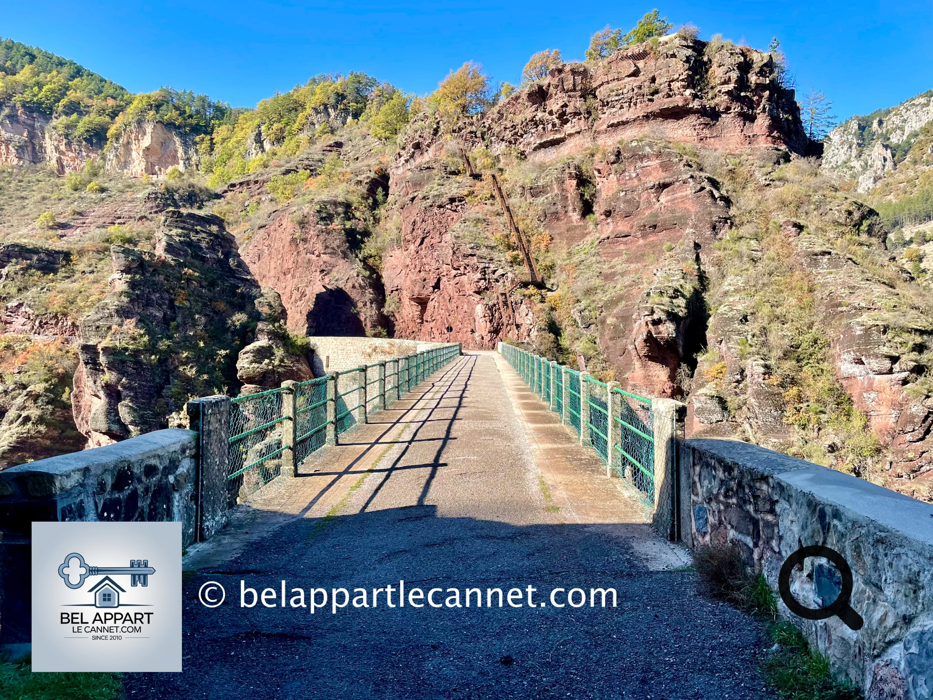 À l'entrée des gorges de Daluis, non loin de Guillaumes, un pont de béton franchit le Var à près de 80 mètres au-dessus de la rivière.  Aujourd’hui connu sous le nom de Pont de la Mariée, il doit cette appellation à un mystérieux fait divers survenu au début du XXe siècle, dont le récit est devenu au fil du temps une véritable légende locale.