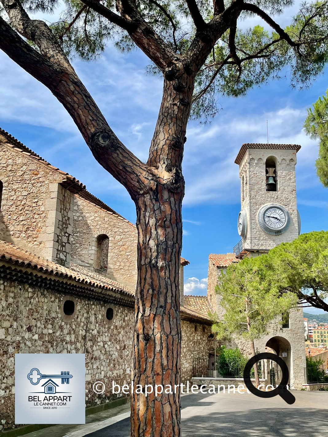 En gravissant la colline, jusqu'au sommet du Suquet, également appelé la Castre, se dresse un ensemble remarquable : l’église Notre-Dame-d’Espérance et le château médiéval des moines de Lérins, reconnaissable à sa tour carrée.