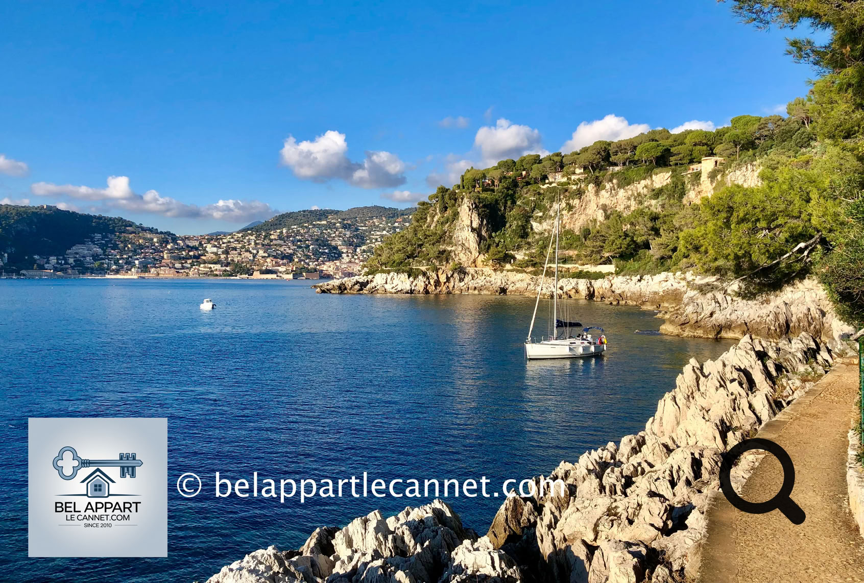 Villefranche-sur-Mer constitue également un excellent point de départ pour découvrir à pied la magnifique presqu'île de Saint-Jean-Cap-Ferrat, l'un des joyaux naturels de la Côte d'Azur.