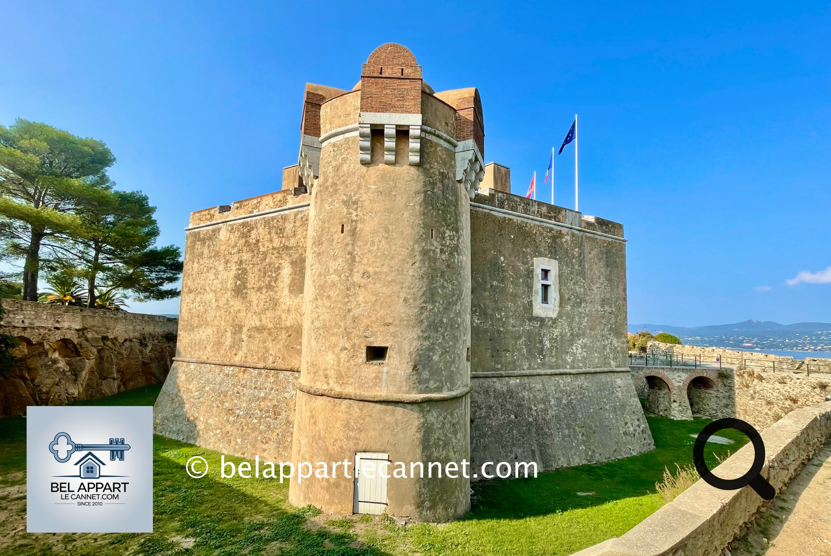 The Citadel of Saint-Tropez: The Citadel majestically overlooks the village and offers a spectacular panoramic view of the gulf. Built in the 17th century to protect Saint-Tropez from maritime invasions, it is a remarkable example of Renaissance military architecture. Today, it houses the Maritime History Museum, which tells the rich nautical past of the people of Saint-Tropez through captivating exhibitions.
