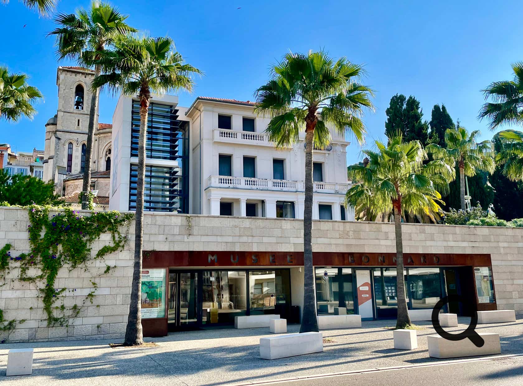 C'est le seul musée au monde entièrement consacré à l’œuvre de Pierre Bonnard, artiste majeur du mouvement Nabi. Installé dans l’ancien Hôtel Saint‑Vianney, ce bel édifice Belle Époque acquis par la ville fin des années 1990 puis transformé en musée,  bénéficie du label “Musée de France” depuis décembre 2006. 