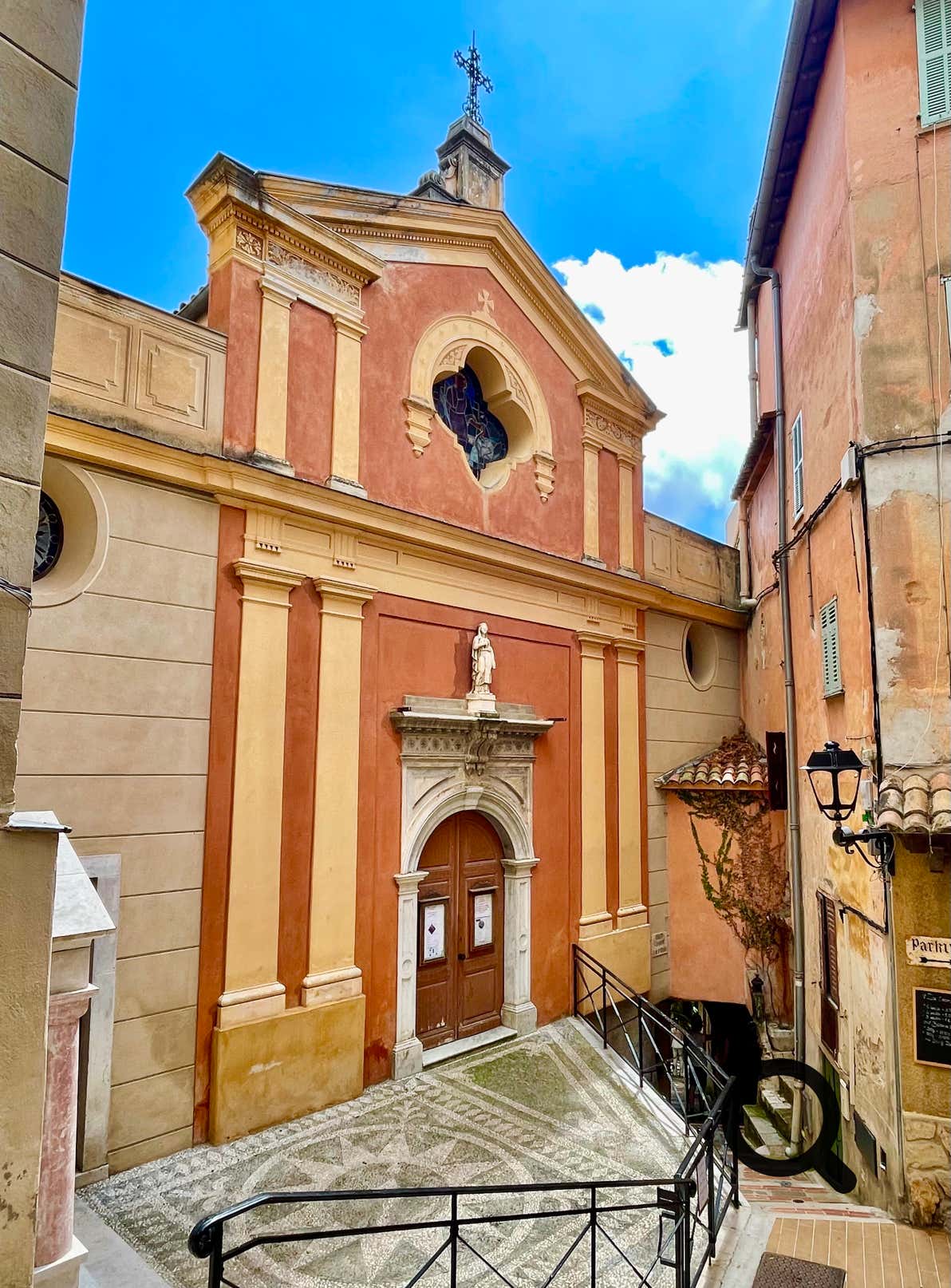 Its medieval heart, still perfectly preserved, is a maze of cobbled alleyways and stone arches.