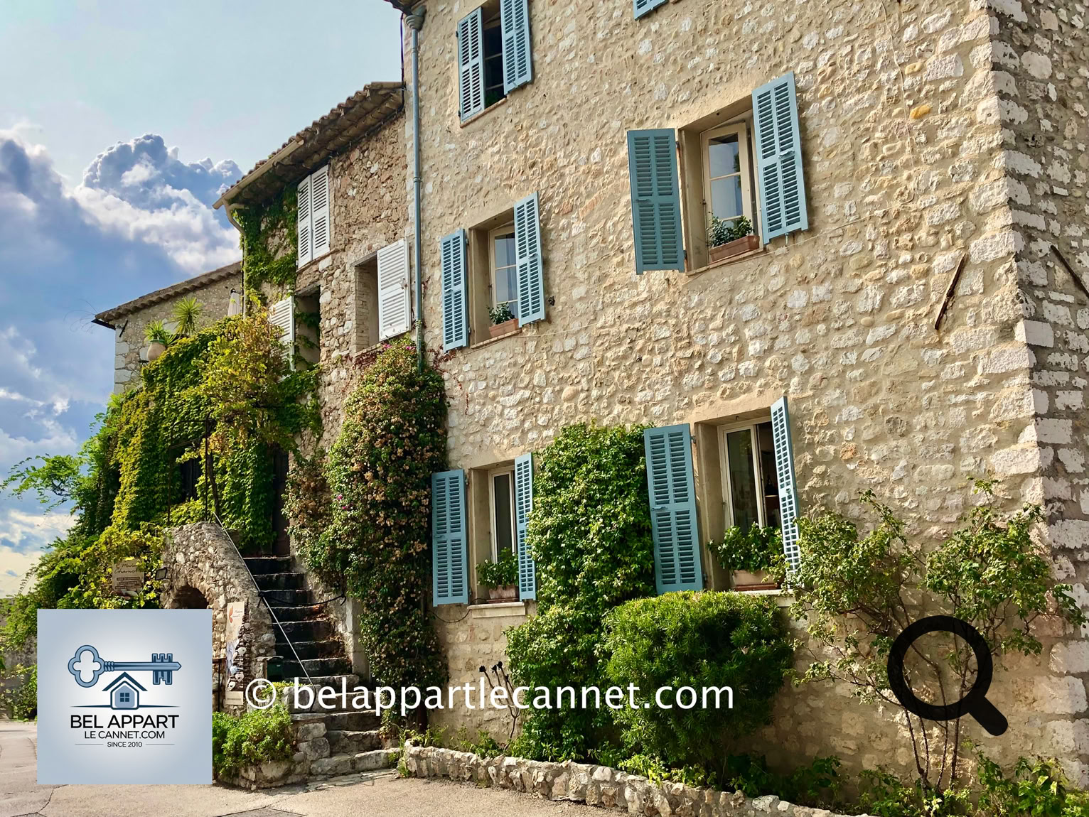 Saint-Paul-de-Vence, l’un des plus beaux villages perchés de la Provence, est une destination incontournable pour les amateurs d’art, d’histoire et de paysages pittoresques. Ce village médiéval, situé sur une colline près de la Côte d’Azur, séduit par son charme intemporel et son ambiance artistique. 